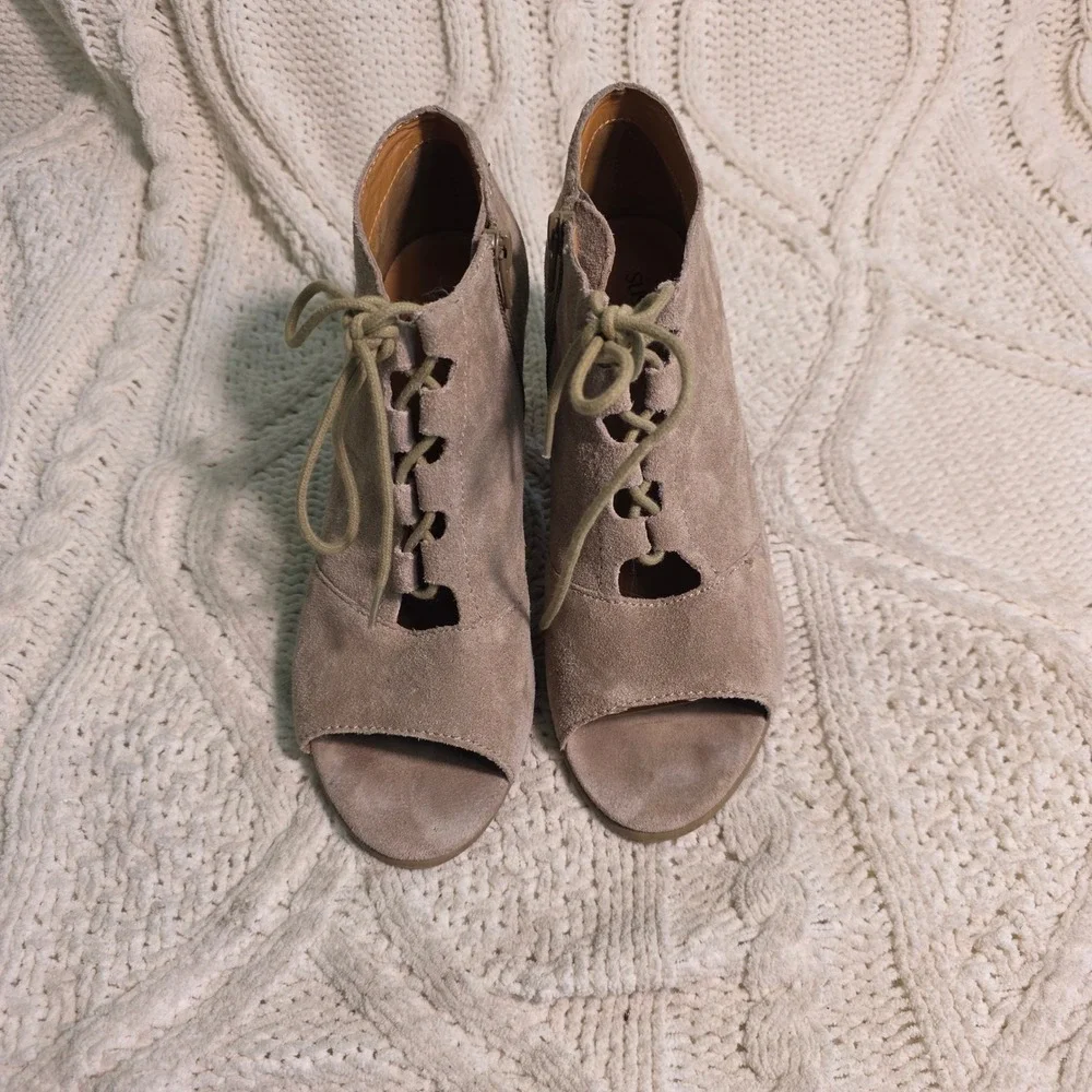 Susina Peep Toe Ankle‎ Booties Shooties Taupe Suede Leather Lace Up  Womens 8M